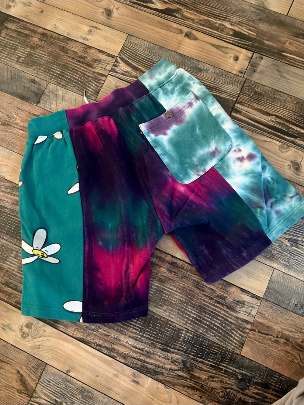 The Hundreds bold tie